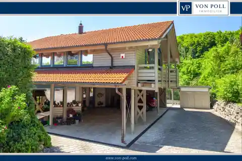 Elegant Villa on Wonderfully Sunny Property