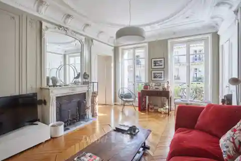 Spacious Apartment Steps to Parc Monceau