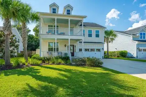 Lowcountry Living: Double Porches, Landscaped Yard & Recreation Access