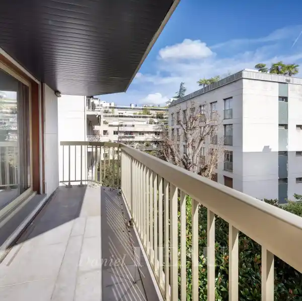 UNIQUE TWO-APARTMENT COMBINATION