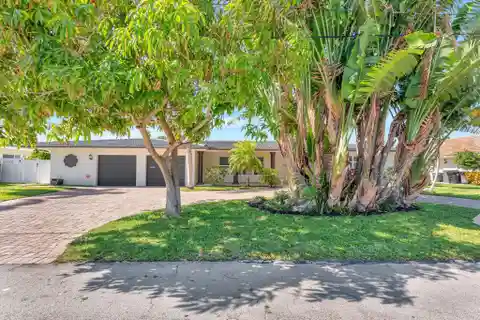 Luxurious Lighthouse Point Boater’s Paradise