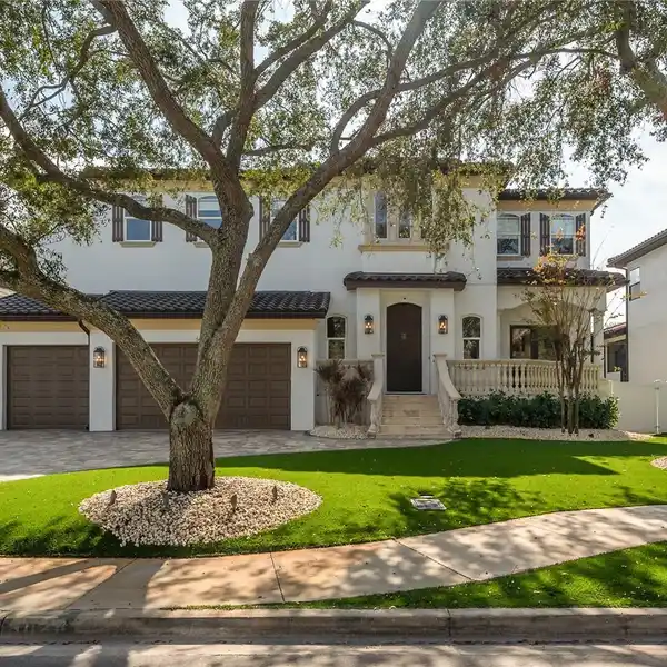 TIMELESS ELEGANCE AND THOUGHTFUL DESIGN IN SUNSET PARK