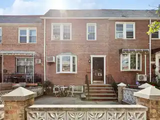 Fully Renovated Woodside Townhouse