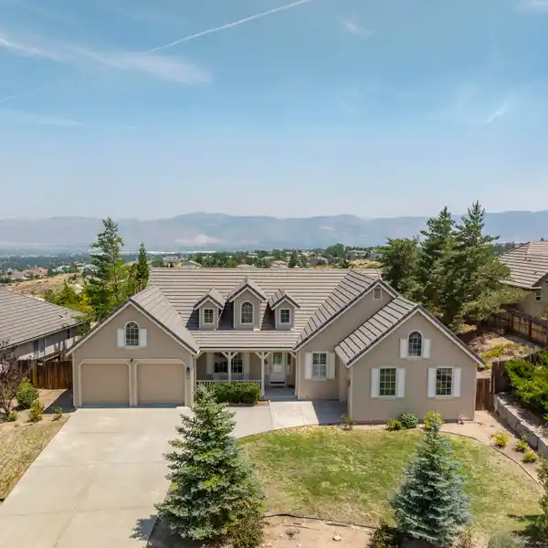 GORGEOUS SINGLE-STORY HOME