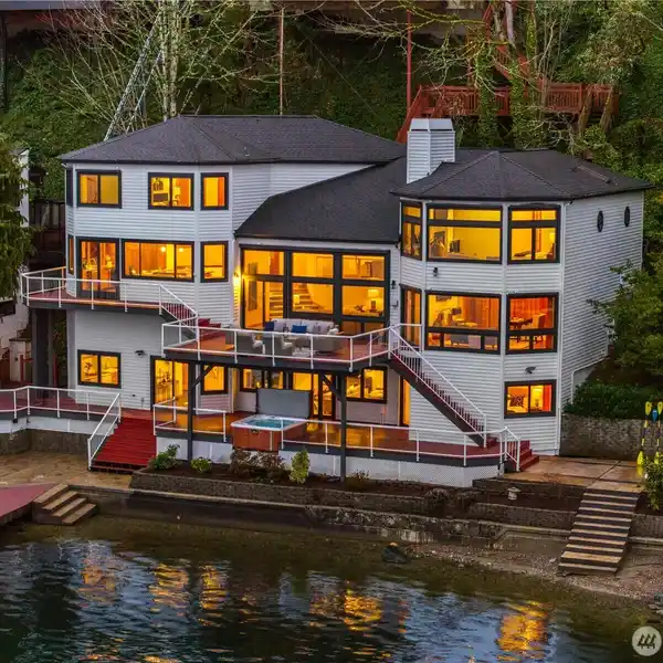 LAKE SAMMAMISH ESCAPE