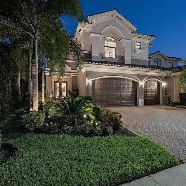 EXTENSIVELY UPGRADED TURNKEY HOME IN RIVERSTONE