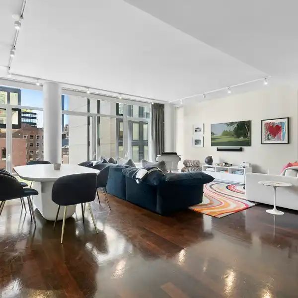 DRAMATIC LOFT-STYLE RESIDENCE IN WEST CHELSEA