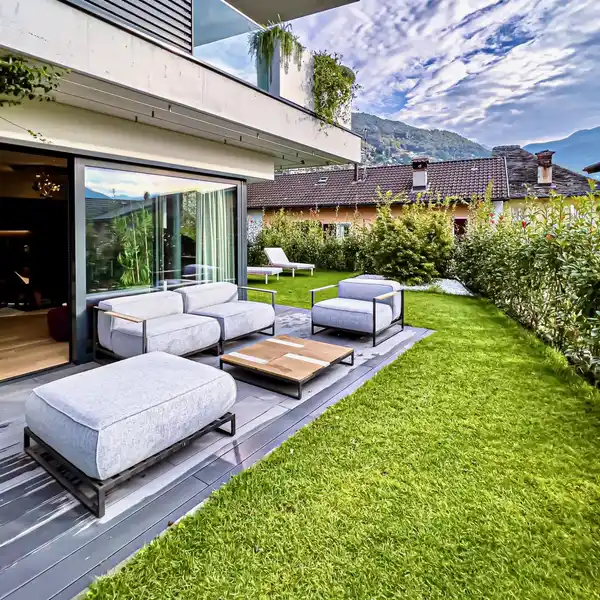 CENTRAL RETREAT WITH LUSH PRIVATE GARDEN