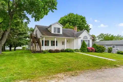 Waterfront Living with Stunning Niantic River Views
