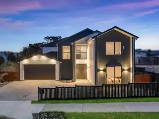 Elevated Luxury Overlooking Alexandra Park