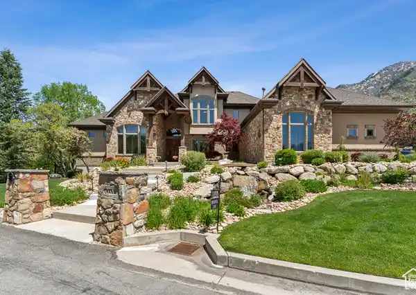 LUXURY ESTATE IN PRESTIGIOUS PEPPERWOOD