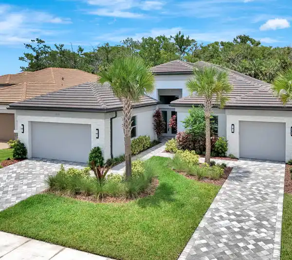 LUXURY LIVING WITH SALTWATER POOL & SPA