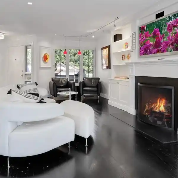 CHIC AND SLEEK END UNIT