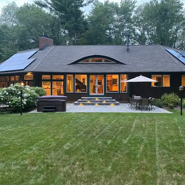 PRIVACY AND STYLE IN A WOODED SETTING