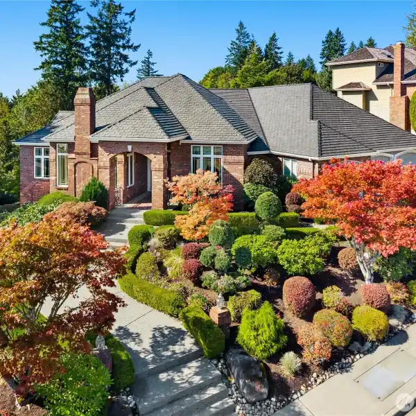 EXQUISITE MULTI-GENERATIONAL RESIDENCE