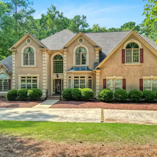EXQUISITE ESTATE IN THE PRESTIGIOUS CAROLINA COUNTRY CLUB