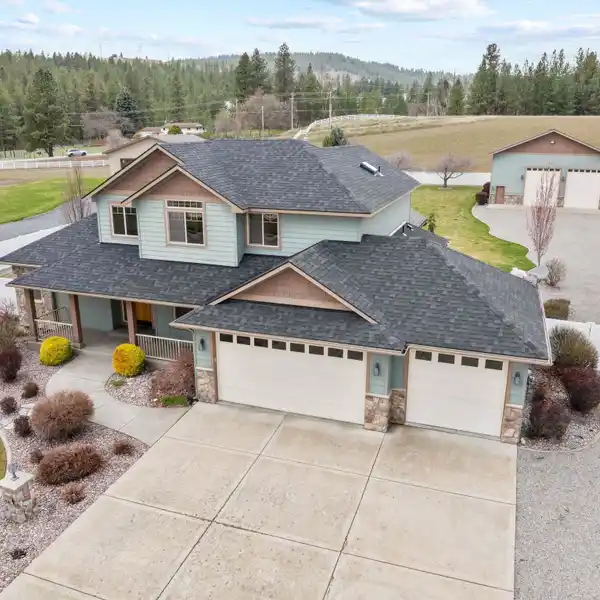 EXCEPTIONAL HOME IN WOODLAND HILLS ESTATE