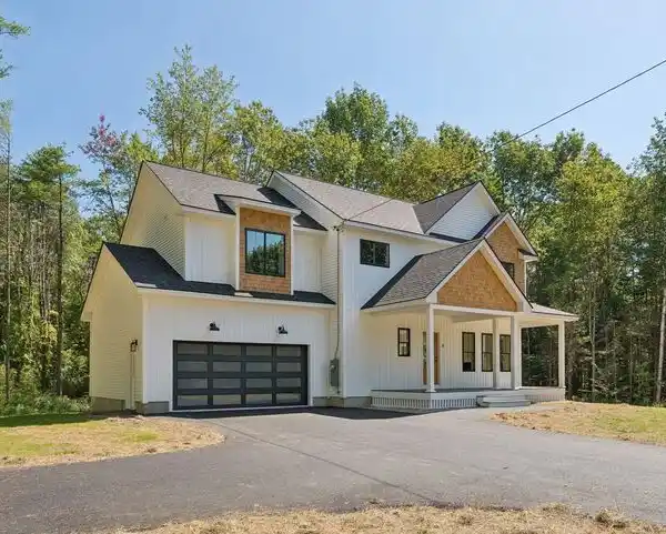 EXCEPTIONAL NEW HOME ON 2.67 ACRES