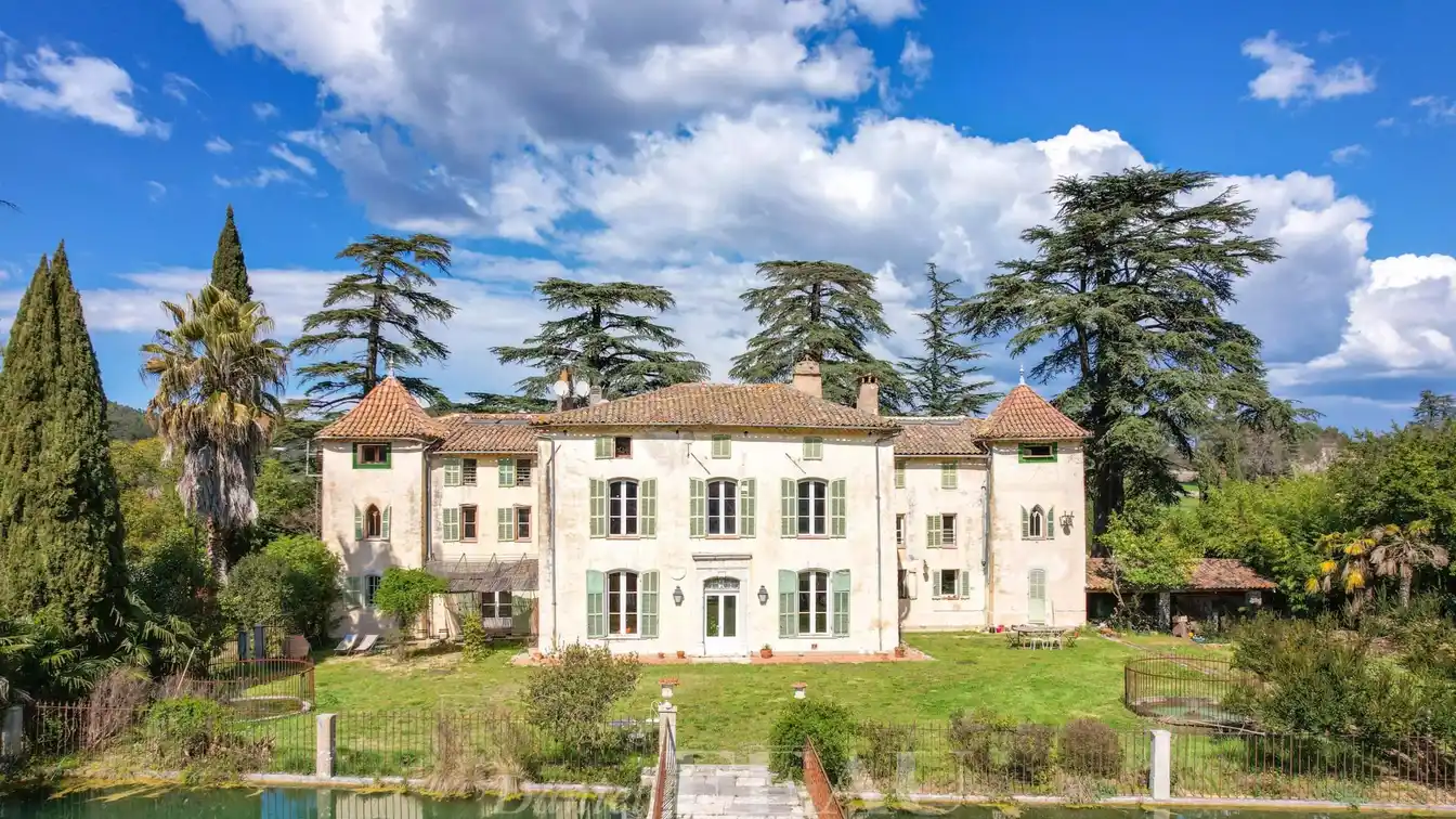 Magnificent 18th Century Château