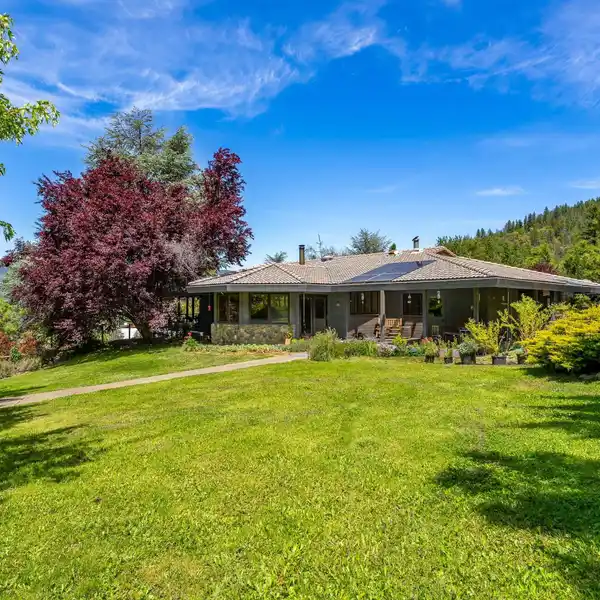 INCREDIBLE 50-ACRE PROPERTY WITH PANORAMIC VIEWS