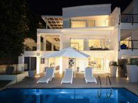 MODERN CLUSTER WITH VIEWS TO DIE FOR