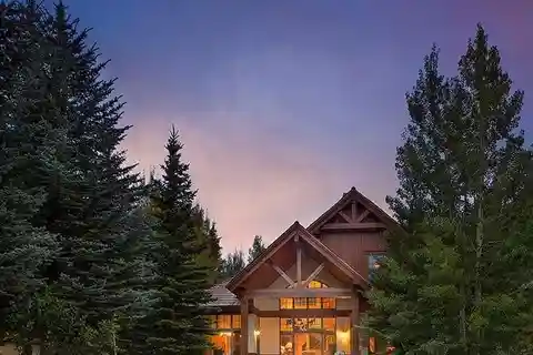 Charming Home Nestled by a Picturesque Pond