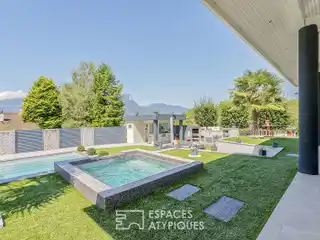 Contemporary Style House in Prime Location