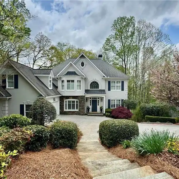 LOCK-AND-LEAVE OASIS IN CHASTAIN PARK