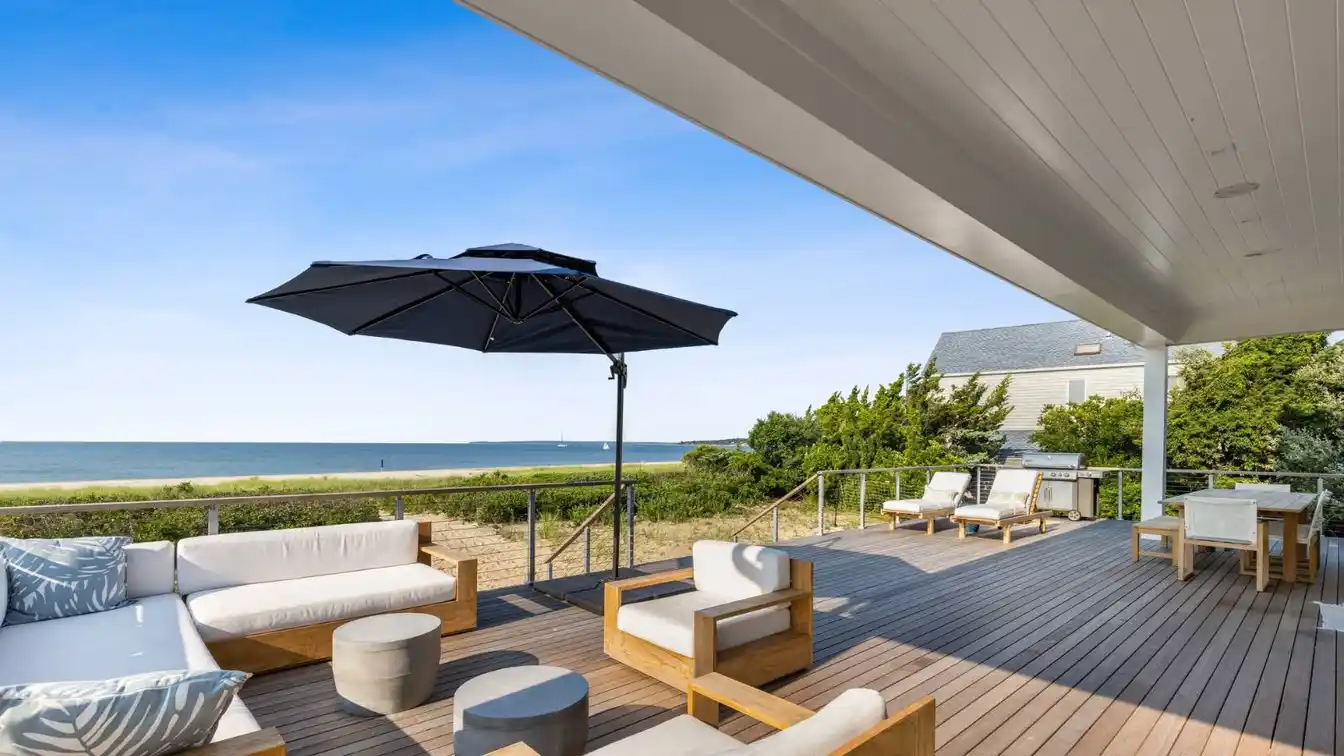 Stunning New Construction Directly on Gardiners Bay