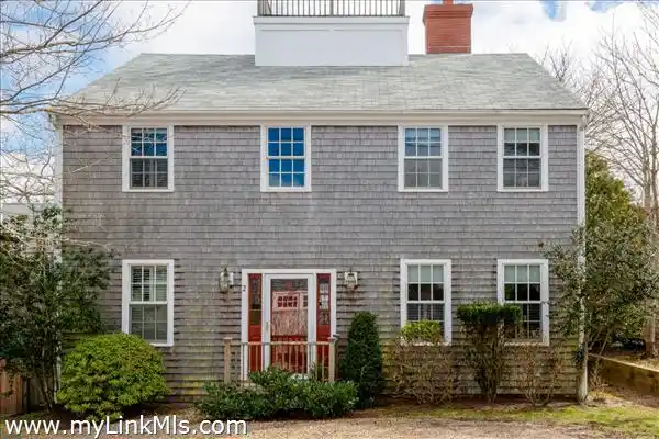 HISTORIC NANTUCKET GEM WITH FLEXIBLE FLOOR PLAN