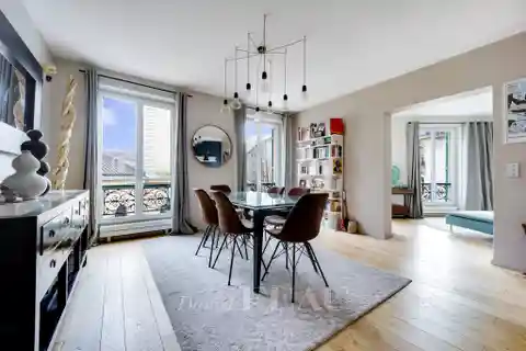 Bright Saint-germain Apartment with Stylish Renovation