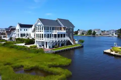 Ophisticated Modern Bayfront Beach Home