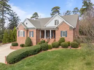 Beautiful Sunny Home on a Wonderful Cul-De-Sac