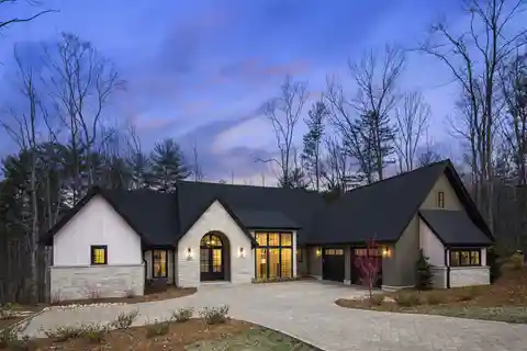 Transitional Home in Ramble Biltmore Forest