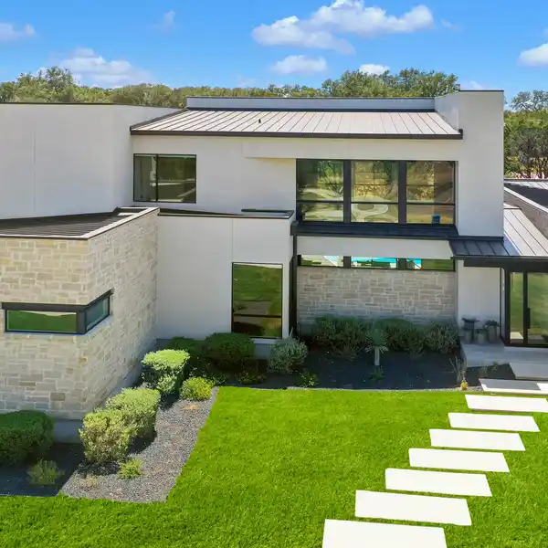 WARM CONTEMPORARY HOME IN EXCLUSIVE HUNTINGTON AT SHAVANO PARK