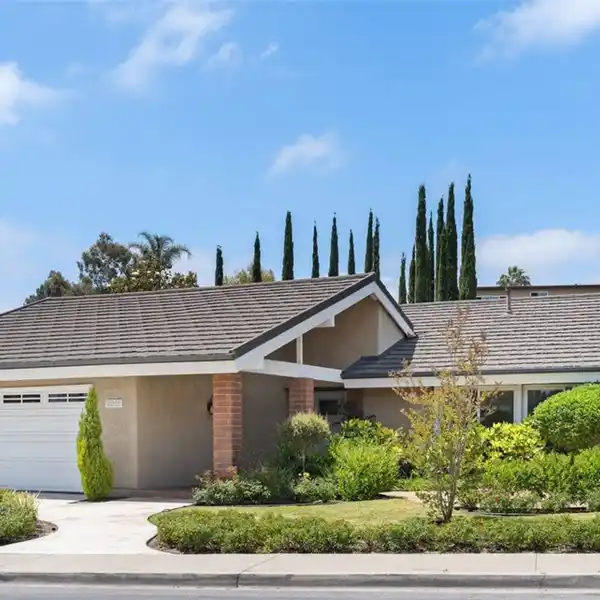 BEAUTIFULLY MAINTAINED SINGLE-LEVEL HOME IN SOUGHT-AFTER GRANADA