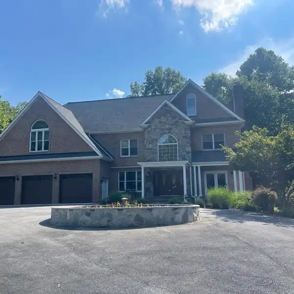 ESTATE HOME OFFERING BESPOKE RESORT-STYLE LIVING
