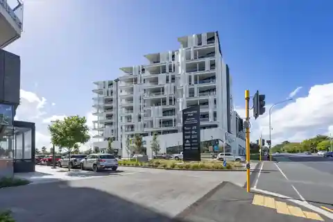 Sophisticated and Stunning Corner Apartment