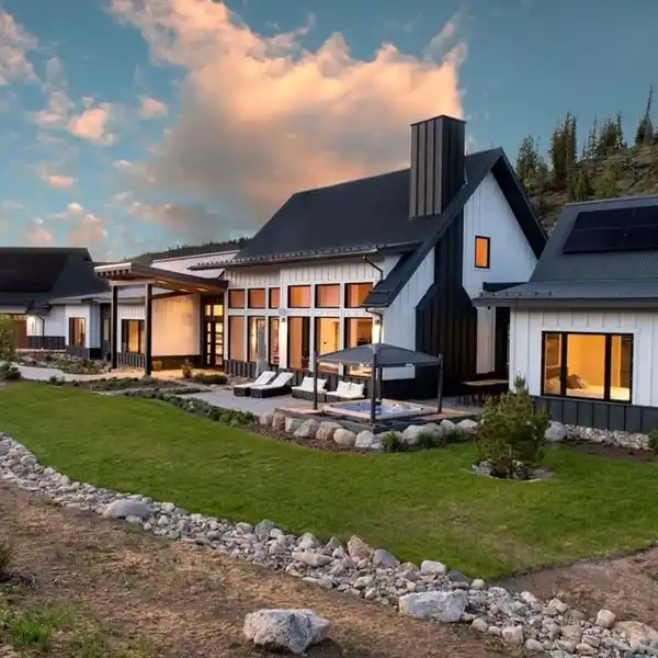BEAUTIFUL HOME WITH AMAZING VIEWS