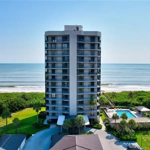 EXPANSIVE OCEANFRONT CONDO