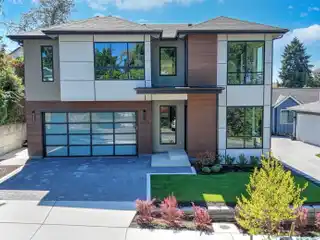 Luxury Living with Rooftop Lake Washington Views