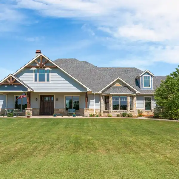 CRAFTSMAN ESTATE WITH SPECTACULAR PANORAMIC VIEWS