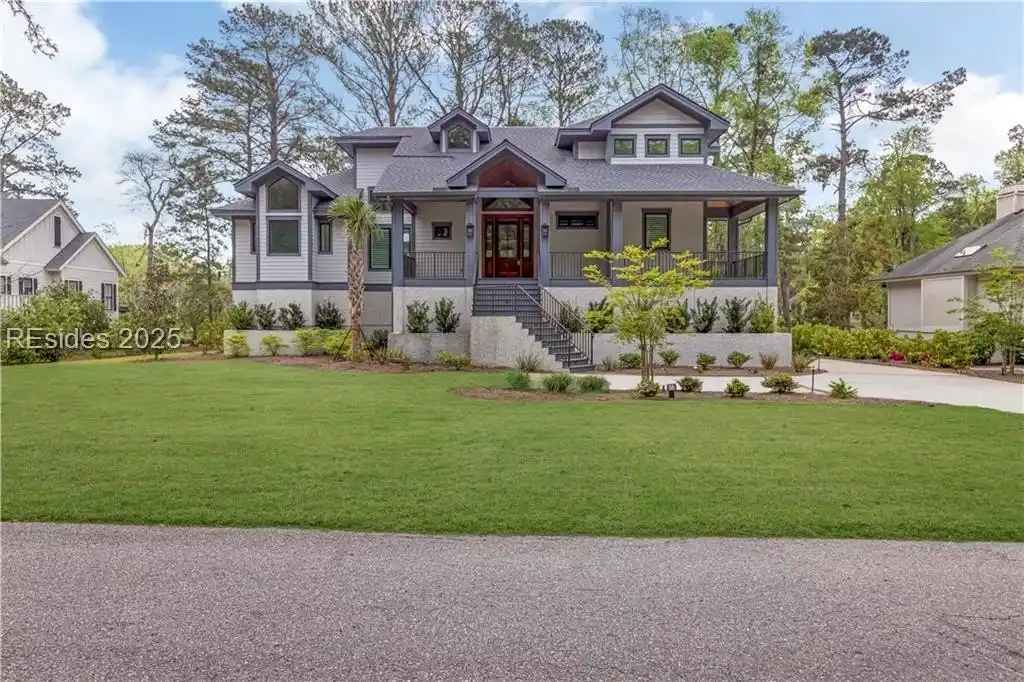 Newer Construction in an Oasis-like Setting