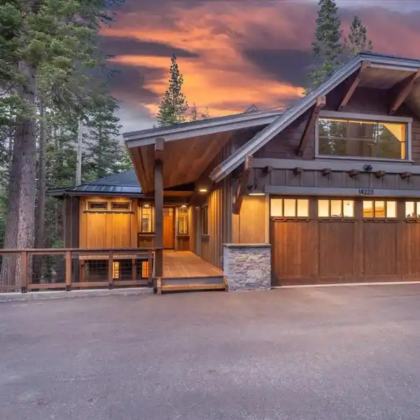 LIGHT-FILLED TAHOE ESCAPE WITH DUAL DECKS