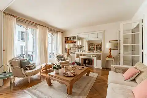 Stunning Apartment in a Luxurious Haussmannian Building