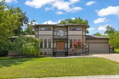 Stunningly Reimagined Residence with Cutting-Edge Design
