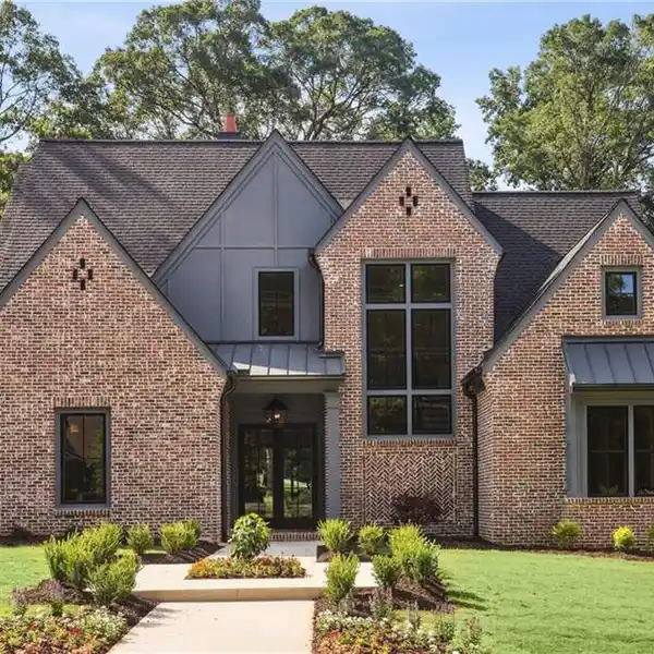 ELEGANT NEW CONSTRUCTION NEAR HISTORIC OAKTON ESTATE