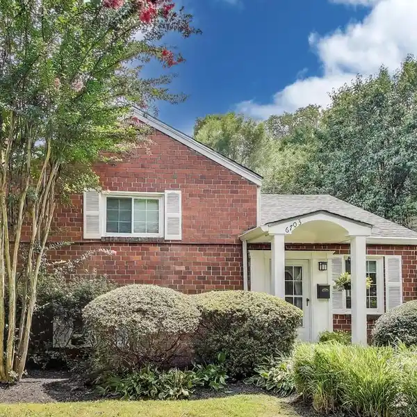 CHARMING HOME IN A LUSH GARDEN SETTING