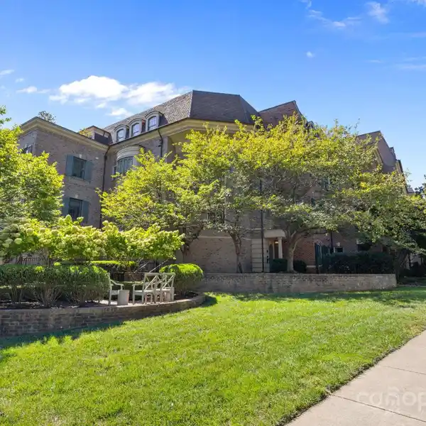 INCREDIBLE LUXURY UNIT IN THE CHEROKEE