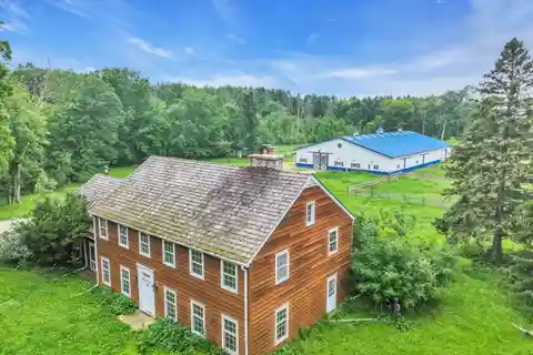 Private Country Haven with Horse Barn & Fields